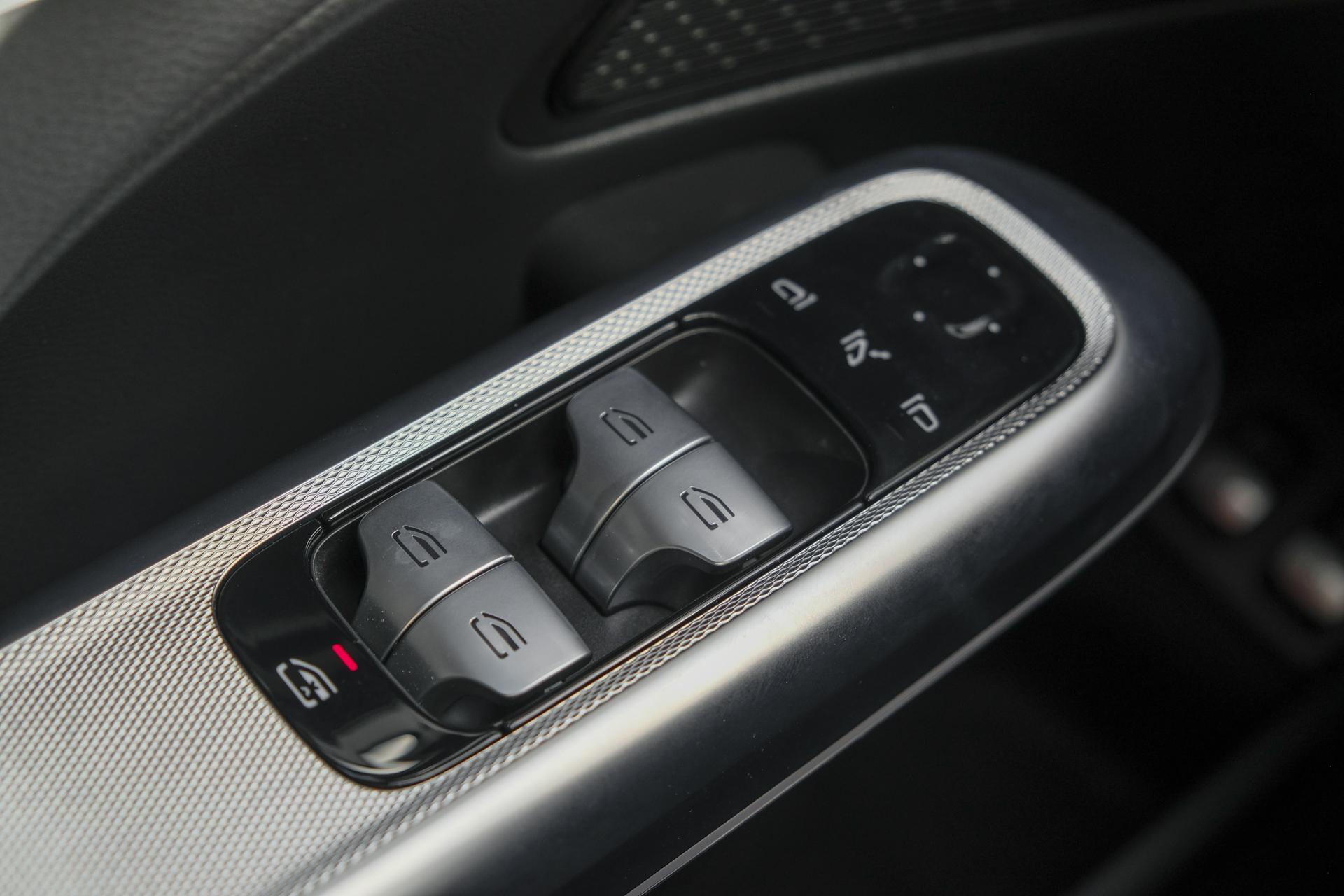 Mercedes-Benz E-Klasse E300e AMG 313pk Hybrid 47538944-30.jpg | SVautos