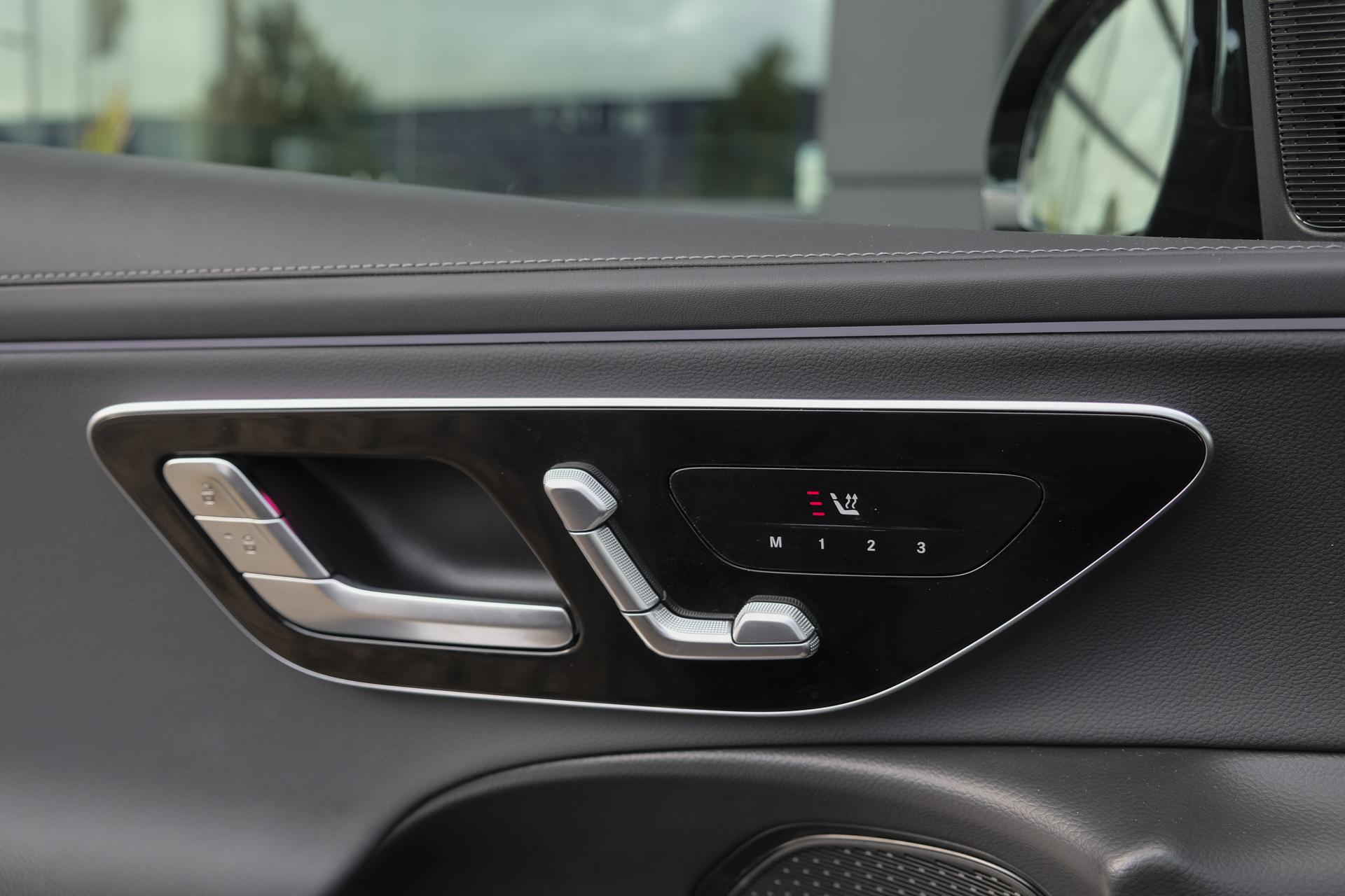 Mercedes-Benz E-Klasse E300e AMG 313pk Hybrid 47538944-34.jpg | SVautos